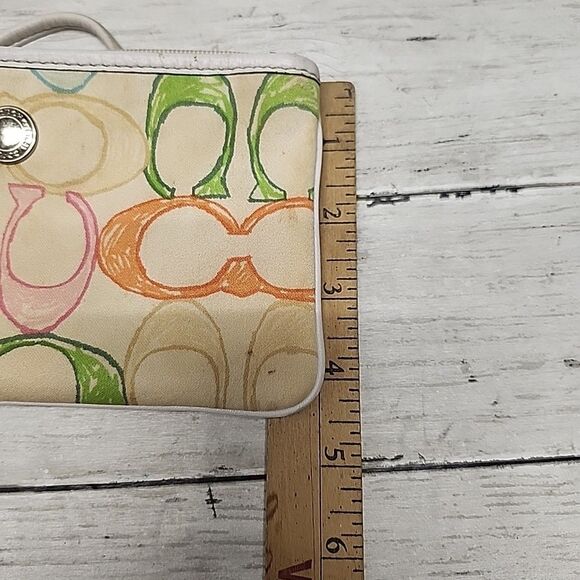 Coach Hampton Signature Scribble C Print Multi-Color Wristlet Y2K Fashion - Picture 6 of 8